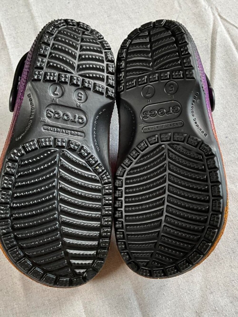 Unisex Crocs Hocus Pocus Special Edition Classic Clogs Comfort Shoes (M5 W7) - Picture 8 of 9